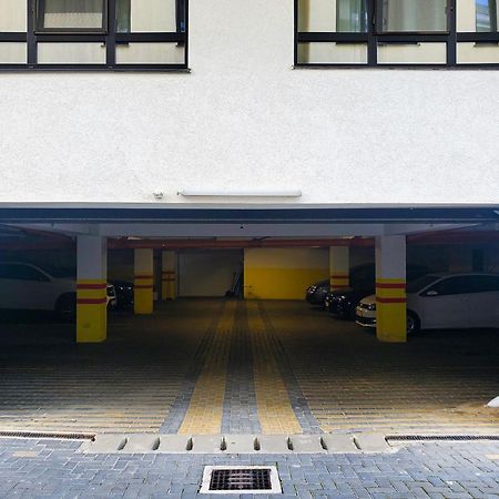 Dreamgarden Airport Apartment & Secure Parking & Airport Shuttle Iasi Extérieur photo