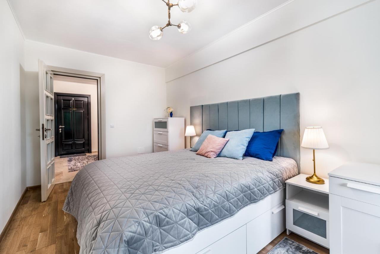 Dreamgarden Airport Apartment & Secure Parking & Airport Shuttle Iasi Extérieur photo
