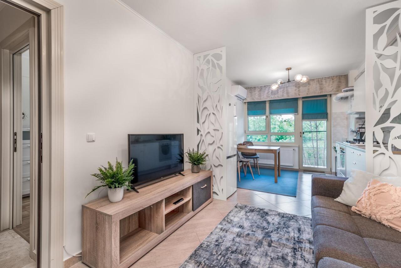 Dreamgarden Airport Apartment & Secure Parking & Airport Shuttle Iasi Extérieur photo